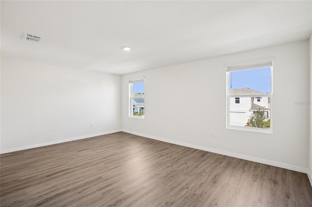 For Rent: $3,000 (5 beds, 3 baths, 2453 Square Feet)