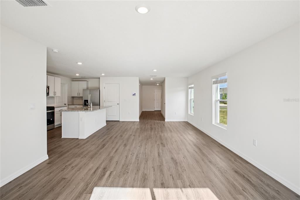 For Rent: $3,000 (5 beds, 3 baths, 2453 Square Feet)