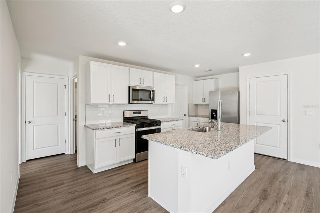 For Rent: $3,000 (5 beds, 3 baths, 2453 Square Feet)