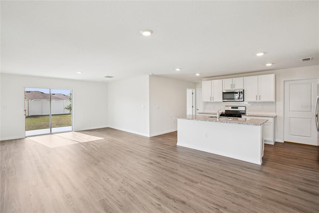 For Rent: $3,000 (5 beds, 3 baths, 2453 Square Feet)