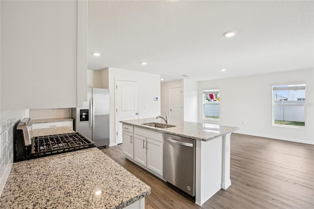 For Rent: $3,000 (5 beds, 3 baths, 2453 Square Feet)