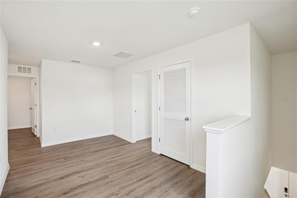 For Rent: $3,000 (5 beds, 3 baths, 2453 Square Feet)