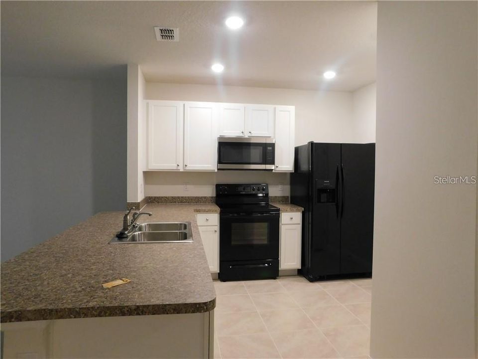 For Rent: $2,150 (3 beds, 2 baths, 1530 Square Feet)