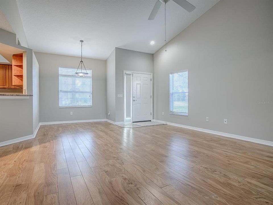 En Venta: $239,000 (2 camas, 2 baños, 1281 Pies cuadrados)