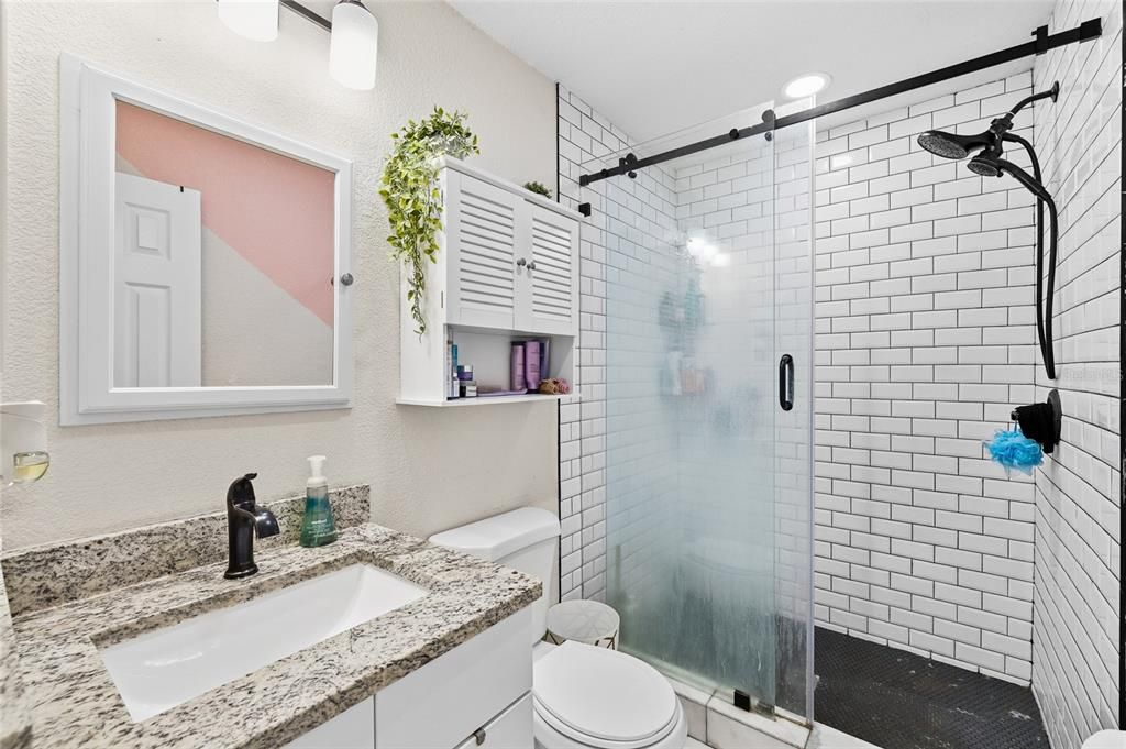 For Sale: $269,900 (2 beds, 1 baths, 888 Square Feet)