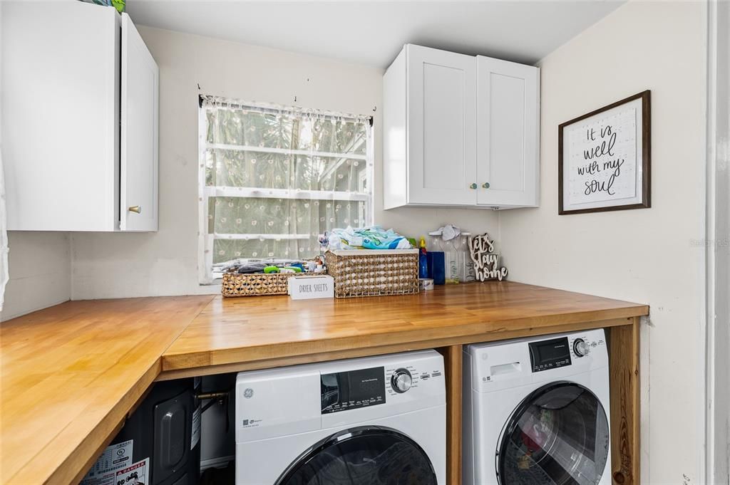 For Sale: $269,900 (2 beds, 1 baths, 888 Square Feet)