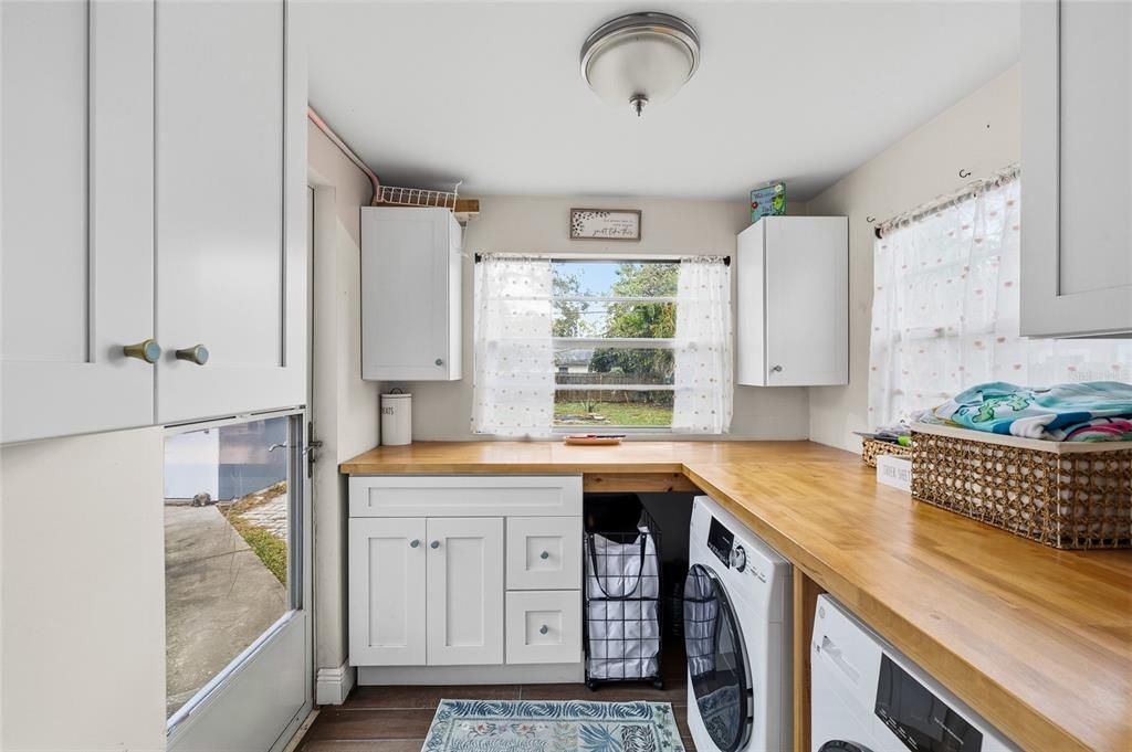 For Sale: $269,900 (2 beds, 1 baths, 888 Square Feet)