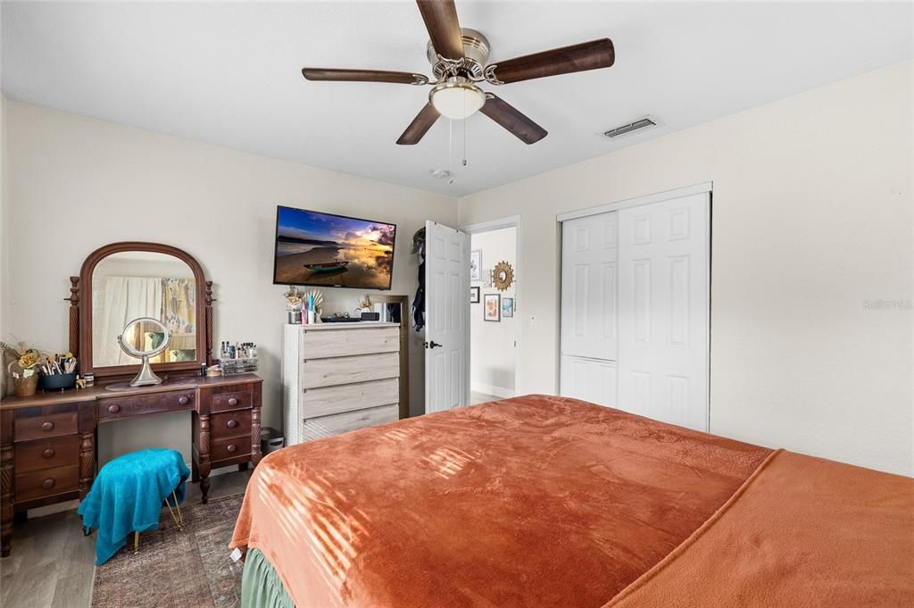 For Sale: $269,900 (2 beds, 1 baths, 888 Square Feet)