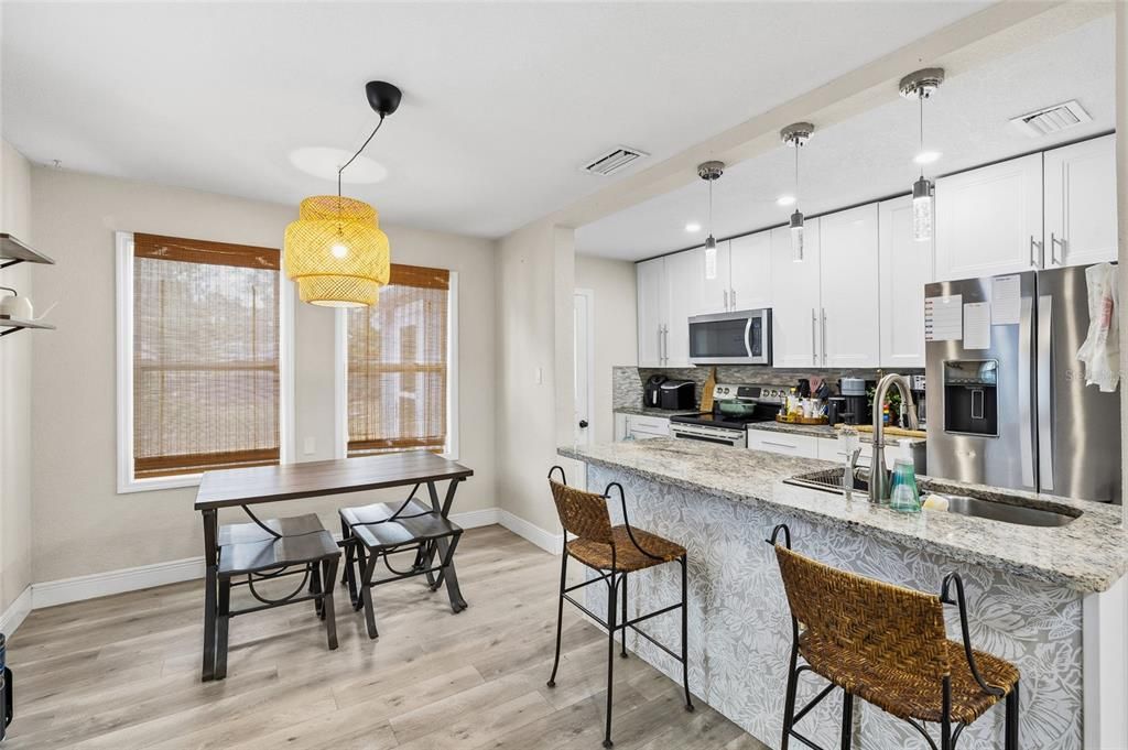 For Sale: $269,900 (2 beds, 1 baths, 888 Square Feet)