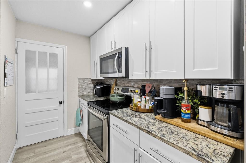 For Sale: $269,900 (2 beds, 1 baths, 888 Square Feet)