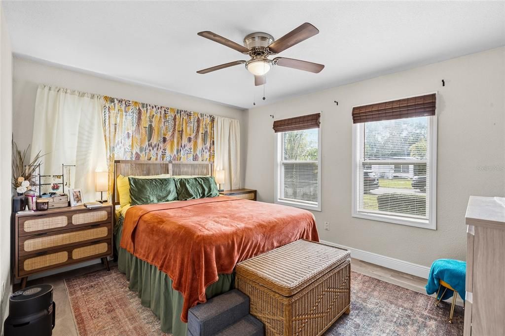 For Sale: $269,900 (2 beds, 1 baths, 888 Square Feet)