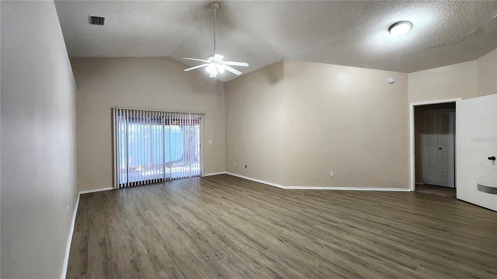 For Rent: $2,000 (3 beds, 2 baths, 1423 Square Feet)