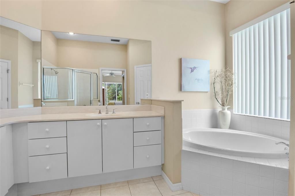 For Sale: $559,000 (4 beds, 2 baths, 2164 Square Feet)