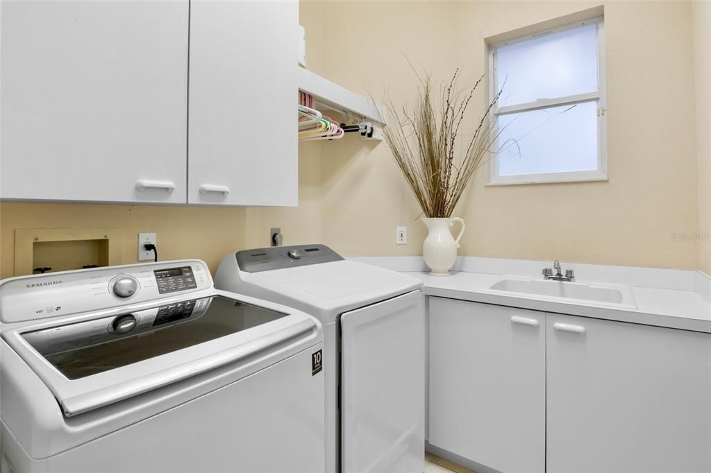 For Sale: $559,000 (4 beds, 2 baths, 2164 Square Feet)