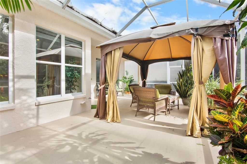 For Sale: $559,000 (4 beds, 2 baths, 2164 Square Feet)