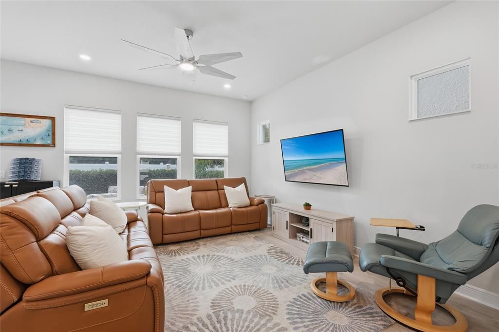 En Venta: $997,500 (4 camas, 3 baños, 2833 Pies cuadrados)