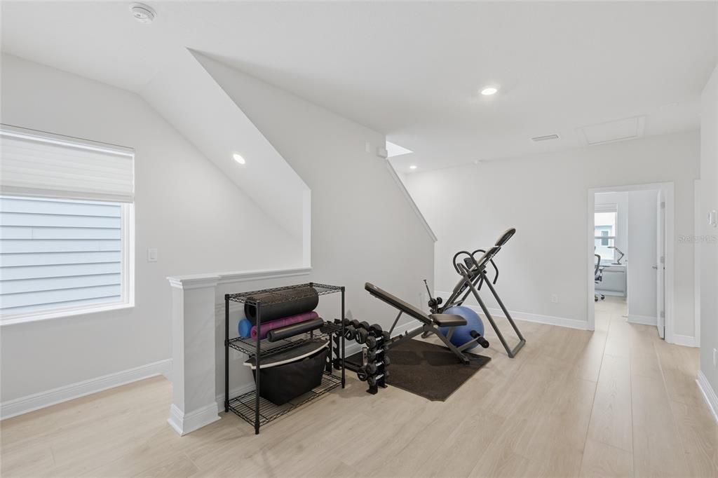 En Venta: $997,500 (4 camas, 3 baños, 2833 Pies cuadrados)