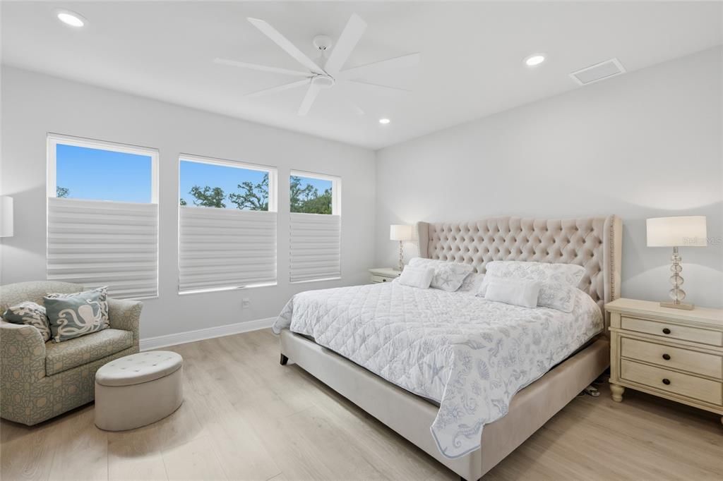 En Venta: $997,500 (4 camas, 3 baños, 2833 Pies cuadrados)