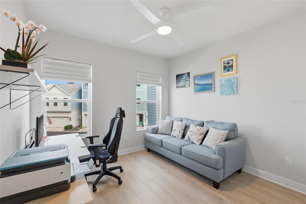 En Venta: $997,500 (4 camas, 3 baños, 2833 Pies cuadrados)