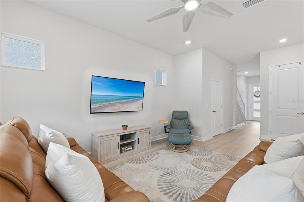 En Venta: $997,500 (4 camas, 3 baños, 2833 Pies cuadrados)