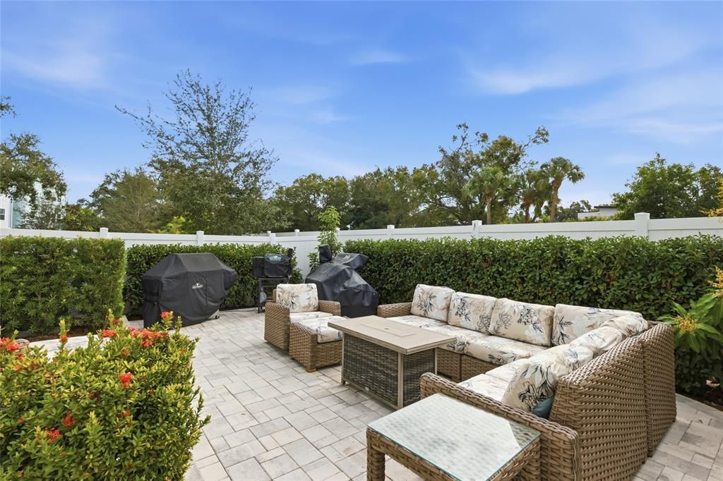 En Venta: $997,500 (4 camas, 3 baños, 2833 Pies cuadrados)