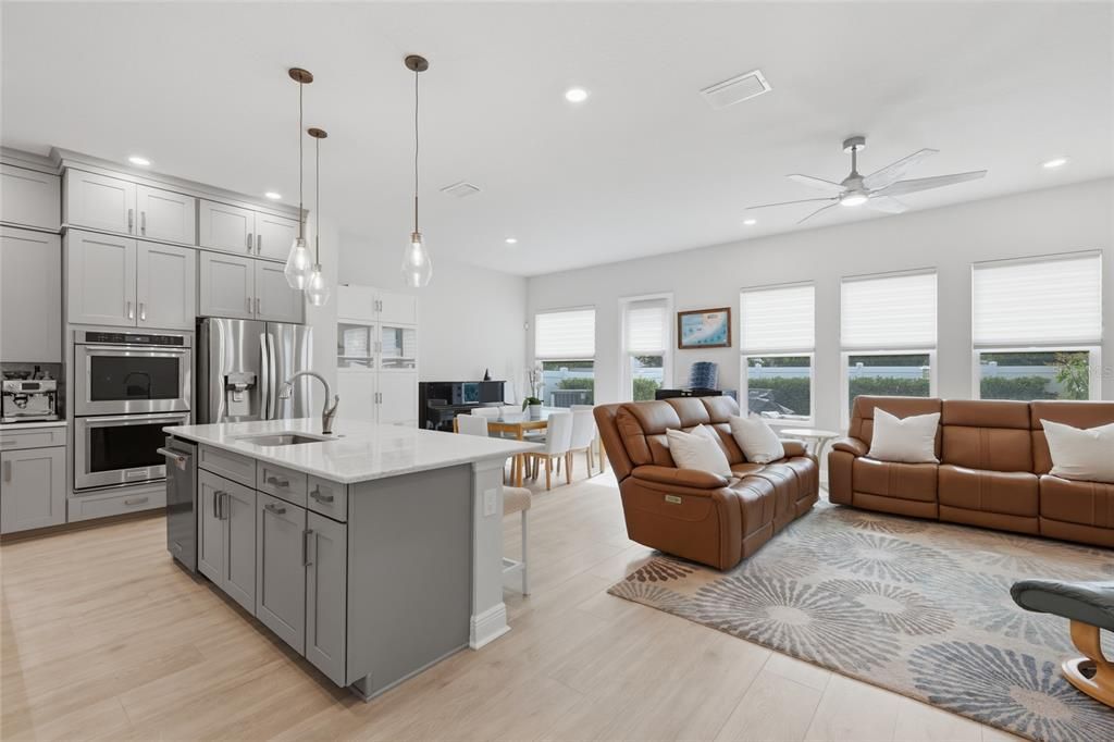 En Venta: $997,500 (4 camas, 3 baños, 2833 Pies cuadrados)