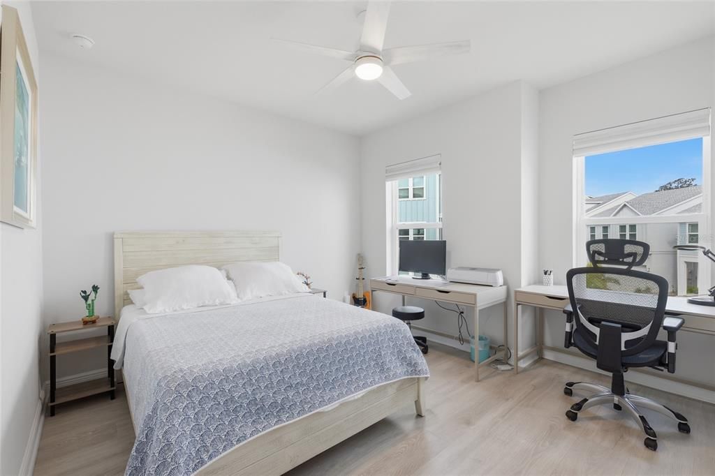 En Venta: $997,500 (4 camas, 3 baños, 2833 Pies cuadrados)