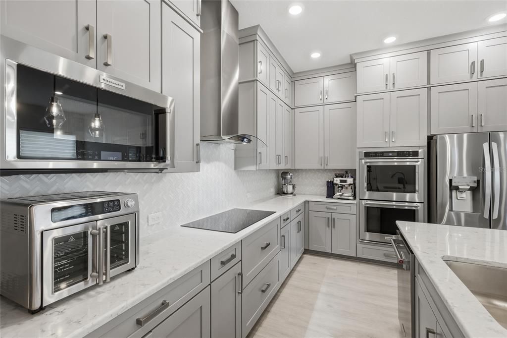 En Venta: $997,500 (4 camas, 3 baños, 2833 Pies cuadrados)