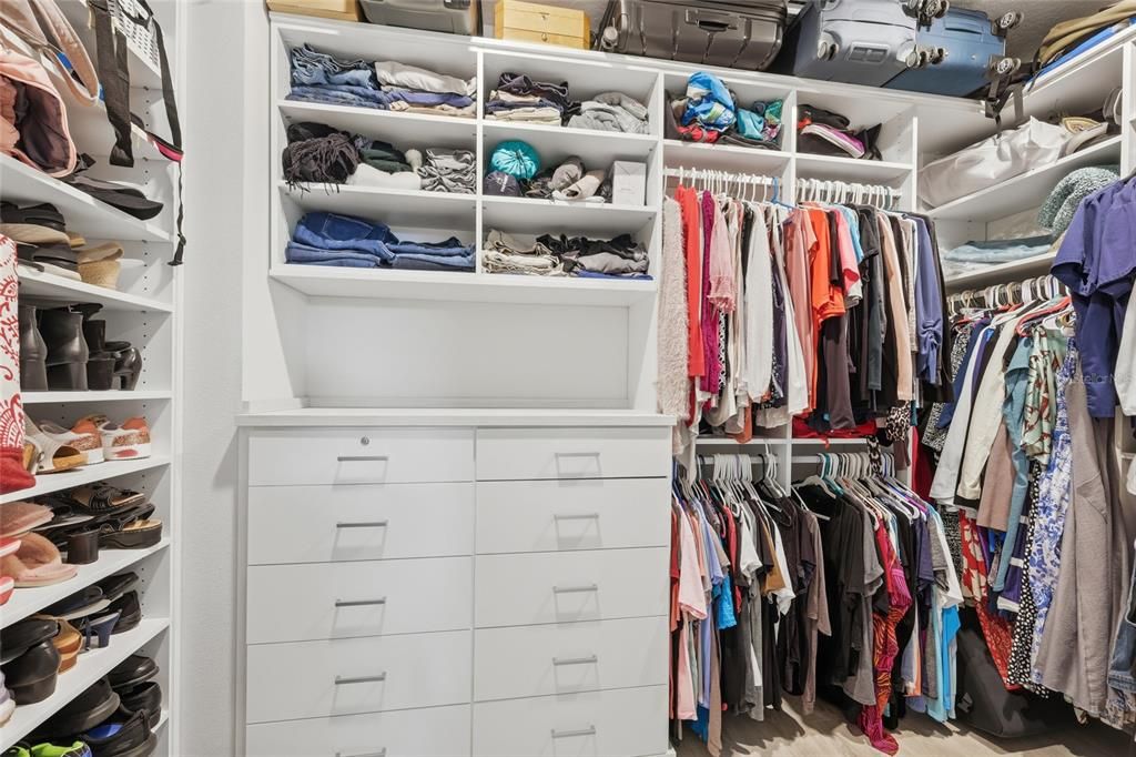 En Venta: $997,500 (4 camas, 3 baños, 2833 Pies cuadrados)