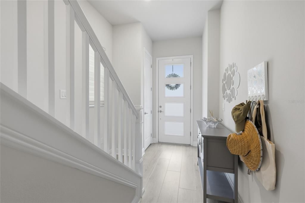 En Venta: $997,500 (4 camas, 3 baños, 2833 Pies cuadrados)