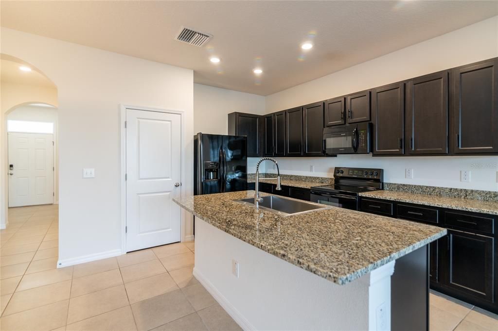 For Sale: $275,000 (3 beds, 2 baths, 1673 Square Feet)