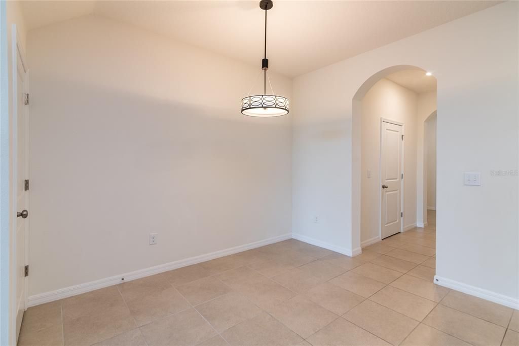 For Sale: $275,000 (3 beds, 2 baths, 1673 Square Feet)