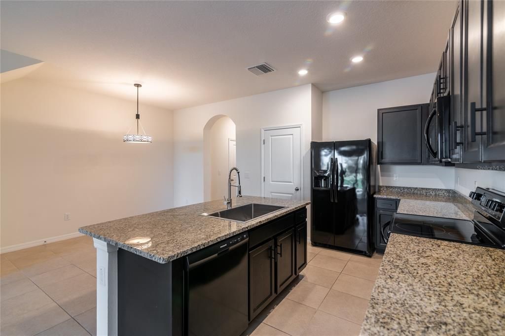 For Sale: $275,000 (3 beds, 2 baths, 1673 Square Feet)