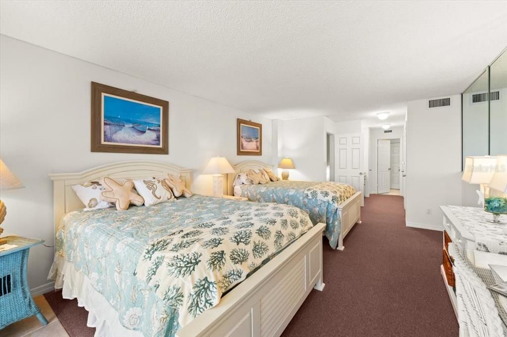 En Venta: $699,000 (3 camas, 4 baños, 2790 Pies cuadrados)