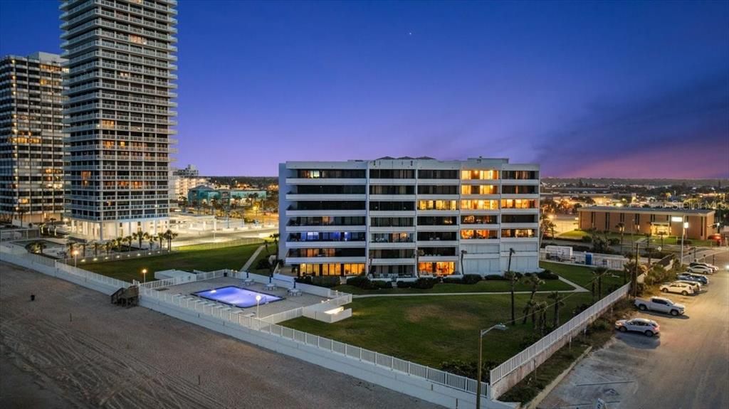 En Venta: $699,000 (3 camas, 4 baños, 2790 Pies cuadrados)