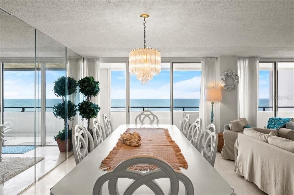 En Venta: $699,000 (3 camas, 4 baños, 2790 Pies cuadrados)