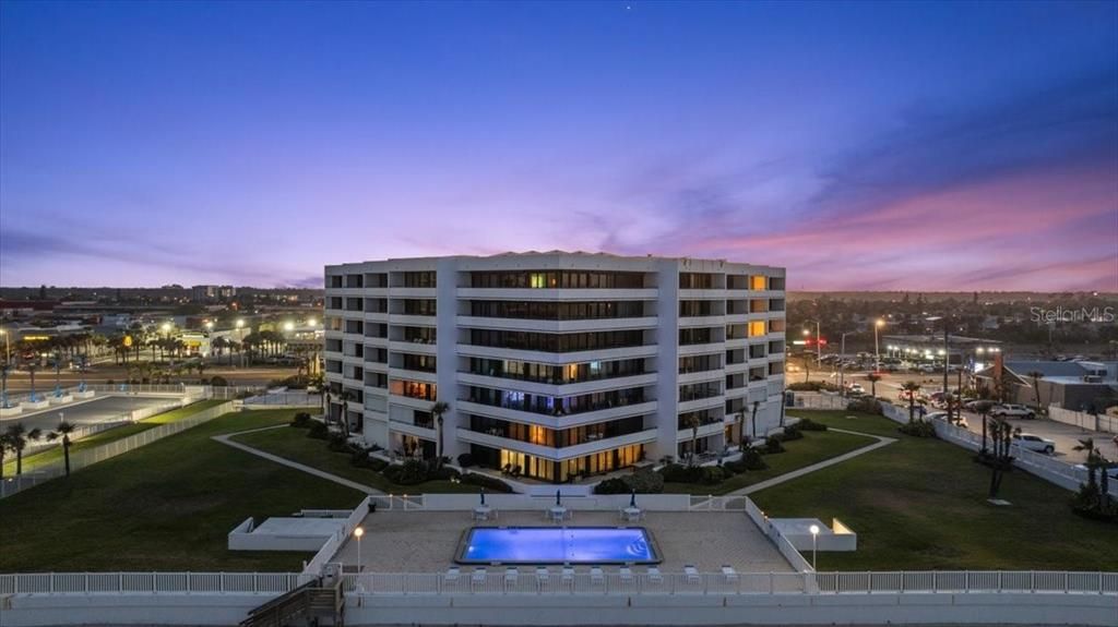 En Venta: $699,000 (3 camas, 4 baños, 2790 Pies cuadrados)