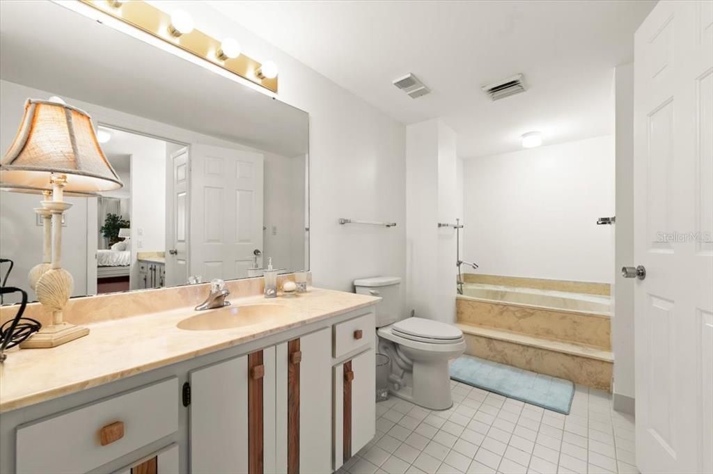 En Venta: $699,000 (3 camas, 4 baños, 2790 Pies cuadrados)