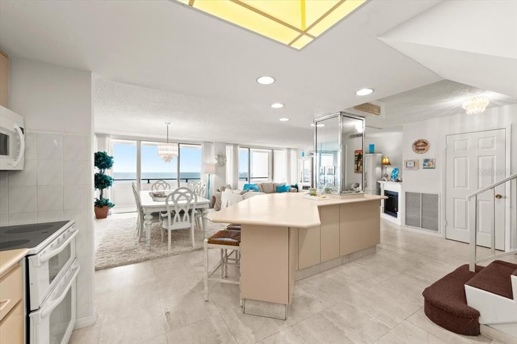 En Venta: $699,000 (3 camas, 4 baños, 2790 Pies cuadrados)