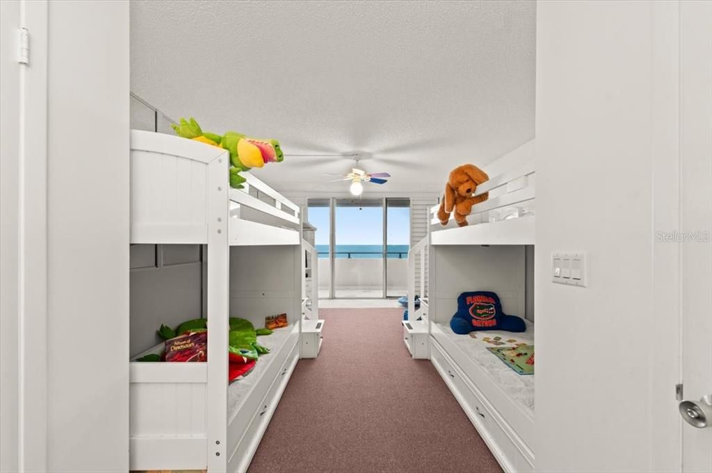 En Venta: $699,000 (3 camas, 4 baños, 2790 Pies cuadrados)