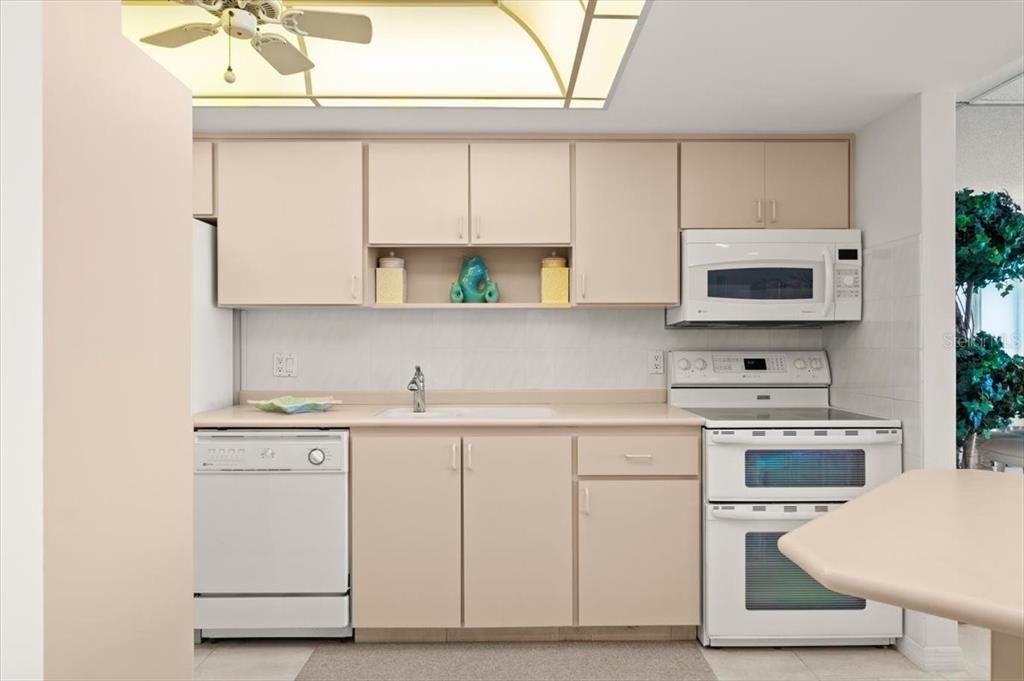 En Venta: $699,000 (3 camas, 4 baños, 2790 Pies cuadrados)