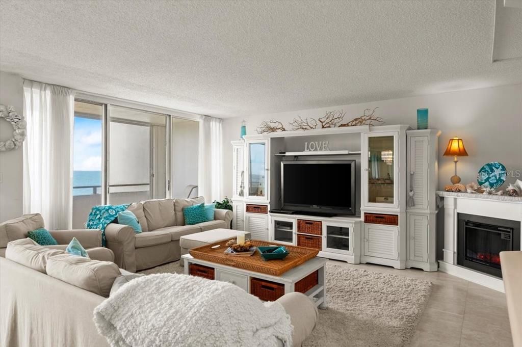 En Venta: $699,000 (3 camas, 4 baños, 2790 Pies cuadrados)