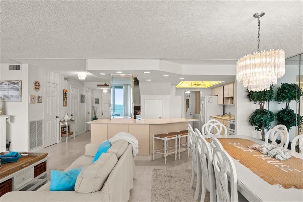 En Venta: $699,000 (3 camas, 4 baños, 2790 Pies cuadrados)