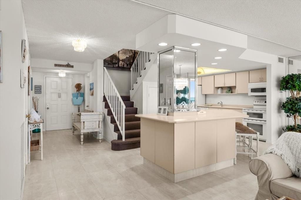 En Venta: $699,000 (3 camas, 4 baños, 2790 Pies cuadrados)