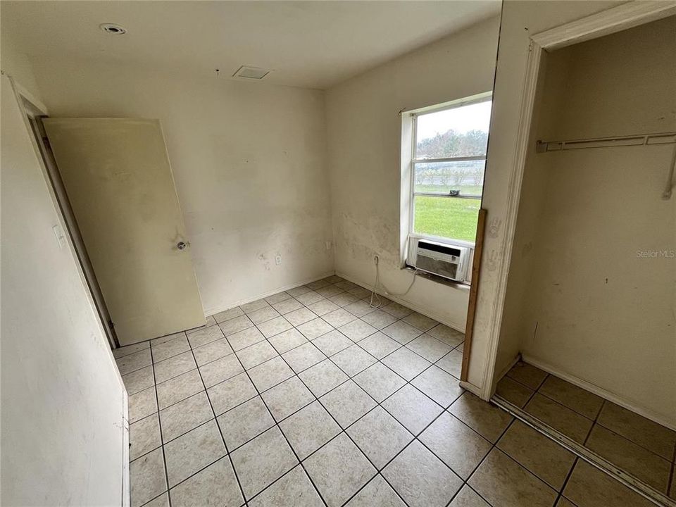 出租: $800 (2 贝兹, 1 浴室, 575 平方英尺)