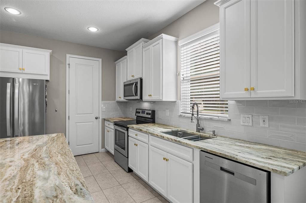 For Rent: $2,400 (3 beds, 2 baths, 2032 Square Feet)