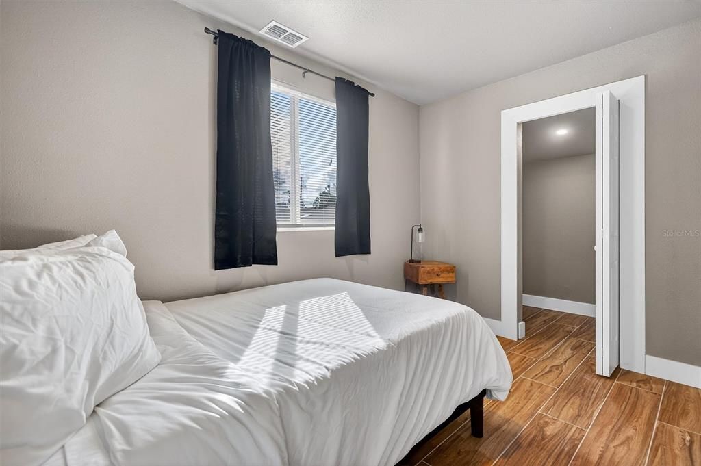 For Sale: $275,000 (5 beds, 0 baths, 2400 Square Feet)