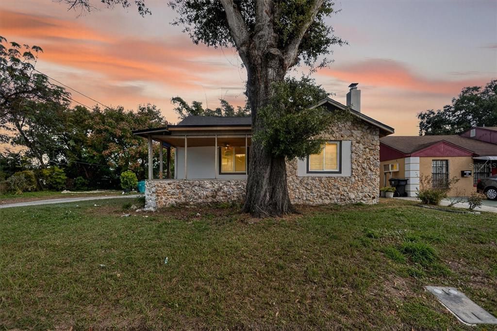 For Sale: $275,000 (5 beds, 0 baths, 2400 Square Feet)