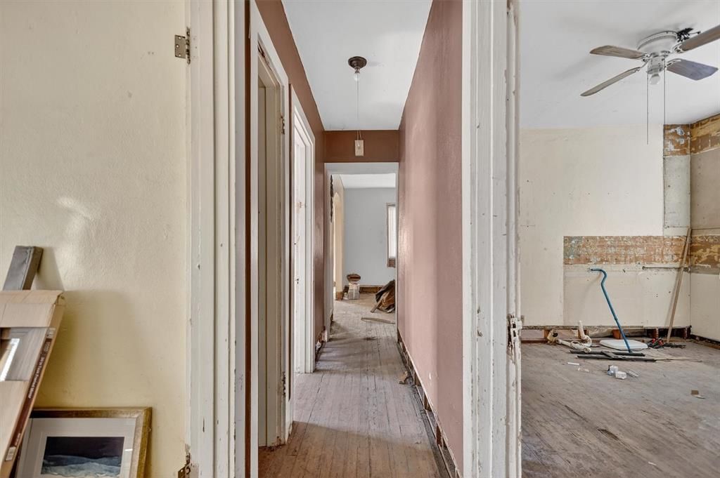 For Sale: $275,000 (5 beds, 0 baths, 2400 Square Feet)