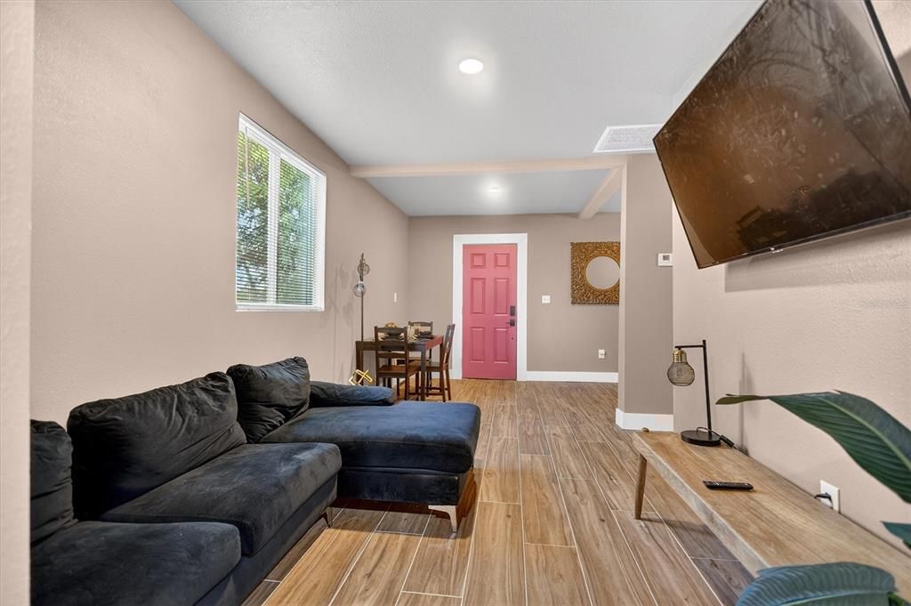 For Sale: $275,000 (5 beds, 0 baths, 2400 Square Feet)